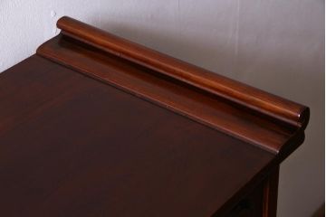 アンティーク家具　総ケヤキ材　上手物　個性的な意匠が目を惹く漆塗りの茶棚(飾り棚、戸棚)(R-038347)