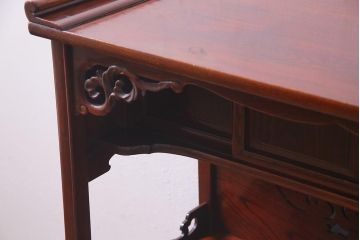 アンティーク家具　総ケヤキ材　上手物　個性的な意匠が目を惹く漆塗りの茶棚(飾り棚、戸棚)(R-038347)