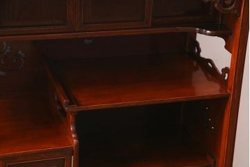 アンティーク家具　総ケヤキ材　上手物　個性的な意匠が目を惹く漆塗りの茶棚(飾り棚、戸棚)(R-038347)