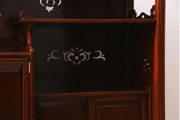 アンティーク家具　総ケヤキ材　上手物　個性的な意匠が目を惹く漆塗りの茶棚(飾り棚、戸棚)(R-038347)