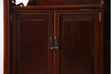アンティーク家具　総ケヤキ材　上手物　個性的な意匠が目を惹く漆塗りの茶棚(飾り棚、戸棚)(R-038347)