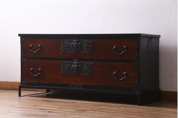 アンティーク家具　前面ケヤキ材漆塗り　台付きリメイク　和モダンな仙台箪笥ローチェスト(ローボード、引き出し、時代箪笥)(R-038348)