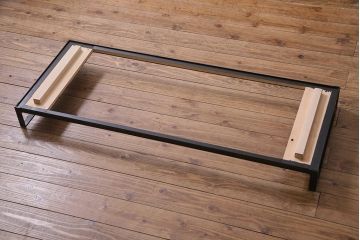 アンティーク家具　前面ケヤキ材漆塗り　台付きリメイク　和モダンな仙台箪笥ローチェスト(ローボード、引き出し、時代箪笥)(R-038348)