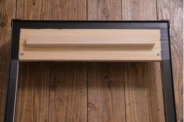 アンティーク家具　前面ケヤキ材漆塗り　台付きリメイク　和モダンな仙台箪笥ローチェスト(ローボード、引き出し、時代箪笥)(R-038348)