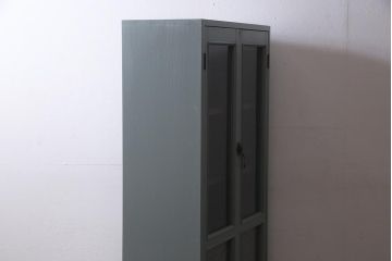 ラフジュ工房オリジナル　古建具リメイク　気泡ガラス・ダイヤガラス　くすみのあるペイントがお洒落な脚付きブックケース(本箱、収納棚、キャビネット)(R-038349)