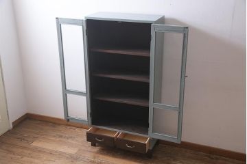 ラフジュ工房オリジナル　古建具リメイク　気泡ガラス・ダイヤガラス　くすみのあるペイントがお洒落な脚付きブックケース(本箱、収納棚、キャビネット)(R-038349)