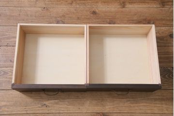 ラフジュ工房オリジナル　古建具リメイク　気泡ガラス・ダイヤガラス　くすみのあるペイントがお洒落な脚付きブックケース(本箱、収納棚、キャビネット)(R-038349)