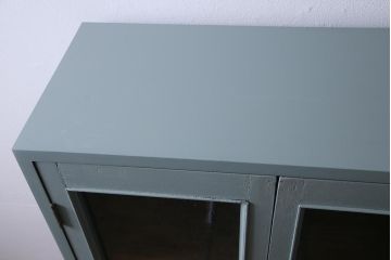 ラフジュ工房オリジナル　古建具リメイク　気泡ガラス・ダイヤガラス　くすみのあるペイントがお洒落な脚付きブックケース(本箱、収納棚、キャビネット)(R-038349)