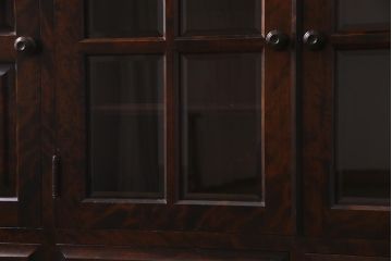 中古　北海道民芸家具　#138　落ち着いた色味のクラシカルなサイドボード(キャビネット、収納棚、戸棚)(R-038352)