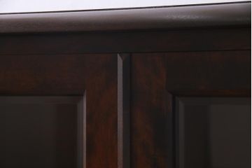 中古　北海道民芸家具　#138　落ち着いた色味のクラシカルなサイドボード(キャビネット、収納棚、戸棚)(R-038352)