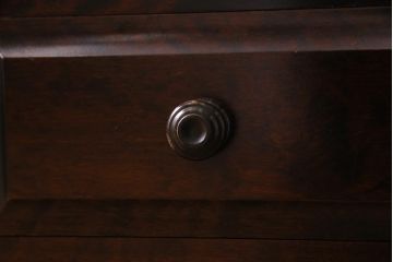 中古　北海道民芸家具　#138　落ち着いた色味のクラシカルなサイドボード(キャビネット、収納棚、戸棚)(R-038352)