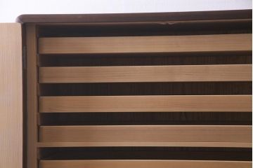 中古　伝統工芸品　田澤謙介作　隠し付き　梅の意匠金具がアクセントになった加茂総桐箪笥(総桐たんす、洋服タンス、衣装タンス)(定価約120万円)(R-038353)