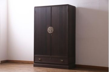 中古　伝統工芸品　田澤謙介作　隠し付き　梅の意匠金具がアクセントになった加茂総桐箪笥(総桐たんす、洋服タンス、衣装タンス)(定価約120万円)(R-038353)
