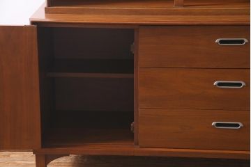 ヴィンテージ家具　SINGER FURNITURE(DREXEL HERITAGE)　モダンなキャビネット(食器棚、収納棚、ビンテージ)(R-038354)