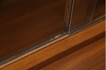 ヴィンテージ家具　SINGER FURNITURE(DREXEL HERITAGE)　モダンなキャビネット(食器棚、収納棚、ビンテージ)(R-038354)