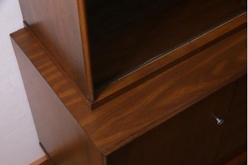 ヴィンテージ家具　SINGER FURNITURE(DREXEL HERITAGE)　モダンなキャビネット(食器棚、収納棚、ビンテージ)(R-038354)