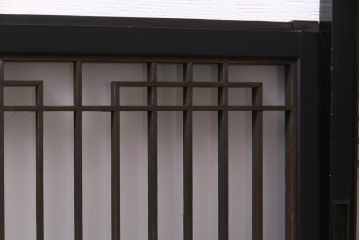 ラフジュ工房オリジナル　古建具リメイク　すりガラス入り　洗練された和の雰囲気を放つ重ね戸棚(書院戸、組子、キャビネット、収納棚)(R-038355)