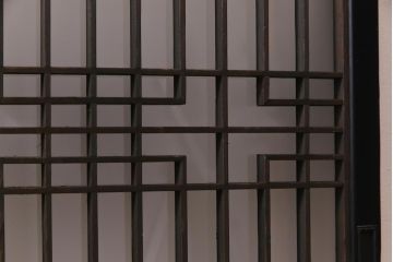ラフジュ工房オリジナル　古建具リメイク　すりガラス入り　洗練された和の雰囲気を放つ重ね戸棚(書院戸、組子、キャビネット、収納棚)(R-038355)