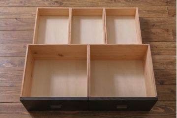 ラフジュ工房オリジナル　古建具リメイク　すりガラス入り　洗練された和の雰囲気を放つ重ね戸棚(書院戸、組子、キャビネット、収納棚)(R-038355)