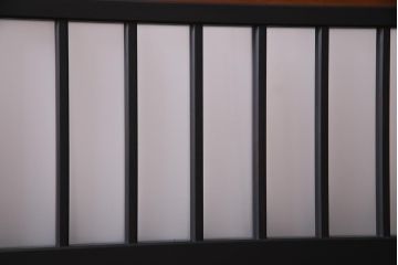 レトロ建具　ペイント　すりガラス入り　和モダンな雰囲気漂うガラス戸2枚セット(引き戸、建具)(R-038367)