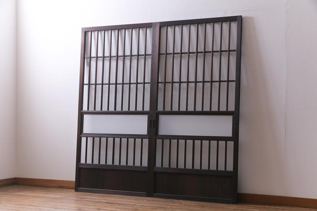 レトロ建具　すりガラス入り　和モダンな雰囲気漂うガラス戸2枚セット(引き戸、建具)(R-038372)