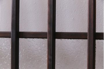 レトロ建具　すりガラス入り　和モダンな雰囲気漂うガラス戸2枚セット(引き戸、建具)(R-038372)