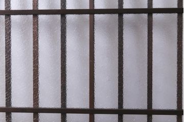 アンティーク建具　和製アンティーク　昭和初期　すりガラス　模様ガラスが目を引く格子ガラス戸2枚セット(引き戸、ガラス帯戸)(R-038374)