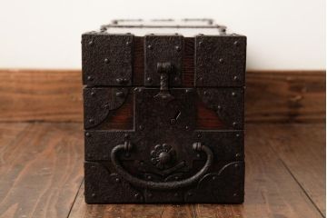 アンティーク家具　古民具・骨董　江戸明治期　ケヤキ材　古い質感が魅力の千両箱(船箪笥、銭函、木箱)(R-038375)