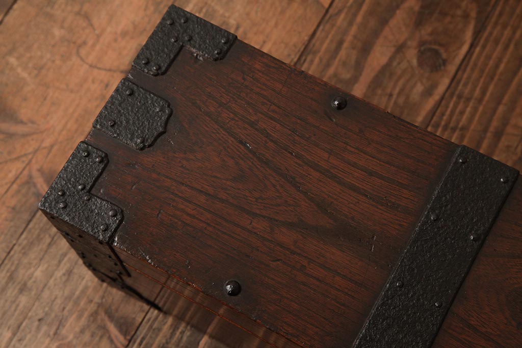 アンティーク家具　古民具・骨董　江戸明治期　ケヤキ材　古い質感が魅力の千両箱(船箪笥、銭函、木箱)(R-038375)