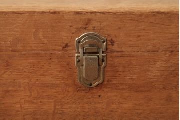 アンティーク　ナラ材　ペイント　レトロで可愛らしい救急箱(薬箱、木箱、裁縫箱、小物収納箱)(R-038376)