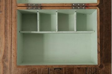 アンティーク　ナラ材　ペイント　レトロで可愛らしい救急箱(薬箱、木箱、裁縫箱、小物収納箱)(R-038376)