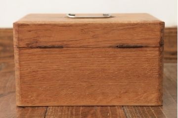 アンティーク　ナラ材　ペイント　レトロで可愛らしい救急箱(薬箱、木箱、裁縫箱、小物収納箱)(R-038376)