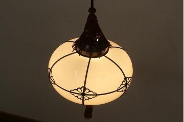 アンティーク照明　タッセル(飾り房)付き　雪洞型　菊菱模様が和の雰囲気を引き立てる天井照明(吊り下げ照明、電笠)(R-038378)