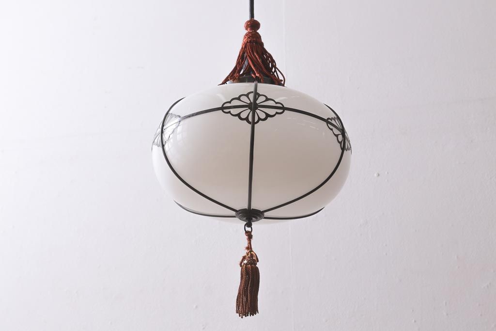 アンティーク照明　タッセル(飾り房)付き　雪洞型　菊菱模様が和の雰囲気を引き立てる天井照明(吊り下げ照明、電笠)(R-038378)