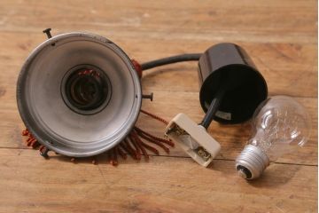 アンティーク照明　タッセル(飾り房)付き　雪洞型　菊菱模様が和の雰囲気を引き立てる天井照明(吊り下げ照明、電笠)(R-038378)