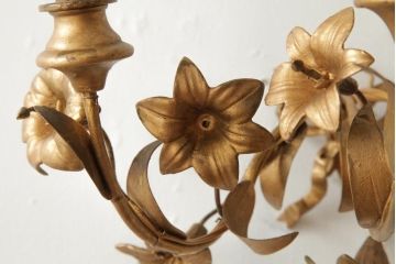 ヴィンテージ照明　フランスビンテージ　真鍮製　3灯　花の装飾がすてきなウォールランプ(壁掛け照明、壁付け照明)(R-038379)