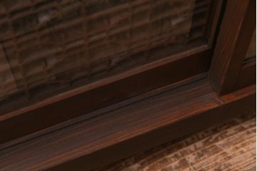 ラフジュ工房オリジナル　古建具リメイク　すりガラス入り　組子模様が風情漂う脚付き戸棚(書院戸、キャビネット、テレビ台、テレビボード)(R-038383)