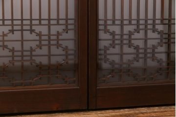 ラフジュ工房オリジナル　古建具リメイク　すりガラス入り　組子模様が風情漂う脚付き戸棚(書院戸、キャビネット、テレビ台、テレビボード)(R-038383)