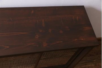 ラフジュ工房オリジナル　古建具リメイク　すりガラス入り　組子模様が風情漂う脚付き戸棚(書院戸、キャビネット、テレビ台、テレビボード)(R-038383)