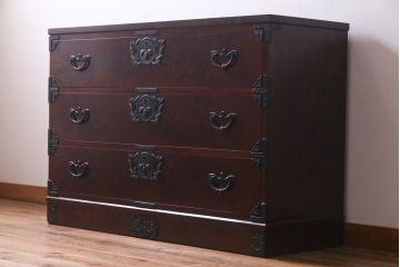 中古　岩谷堂箪笥　天板リメイク・栗無垢材　重厚かつ上品な佇まいが魅力的な衣装箪笥(引き出し、チェスト)(R-038385)