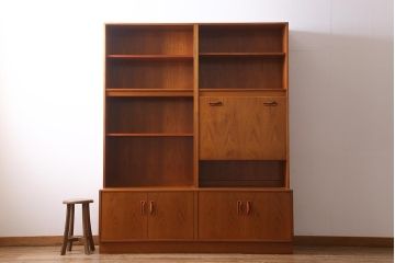 ヴィンテージ家具　イギリスビンテージ　G-PLAN(ジープラン)　Fresco(フレスコ)シリーズ　北欧スタイル家具らしいシンプルなウォールユニット(サイドボード)(R-038388)