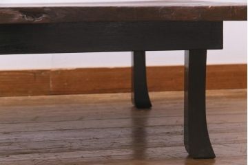 ビンテージ家具　和製ビンテージ　スギ材一枚板　木材の表情を楽しめる折り畳み式座卓(ちゃぶ台)(R-038389)