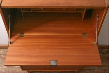 ヴィンテージ家具　北欧ビンテージ　チーク材　木の温もりとデザイン性を兼ね備えたライティングビューロー(簿記机、在宅ワーク、在宅用デスク)(R-038390)