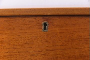 ヴィンテージ家具　北欧ビンテージ　チーク材　木の温もりとデザイン性を兼ね備えたライティングビューロー(簿記机、在宅ワーク、在宅用デスク)(R-038390)