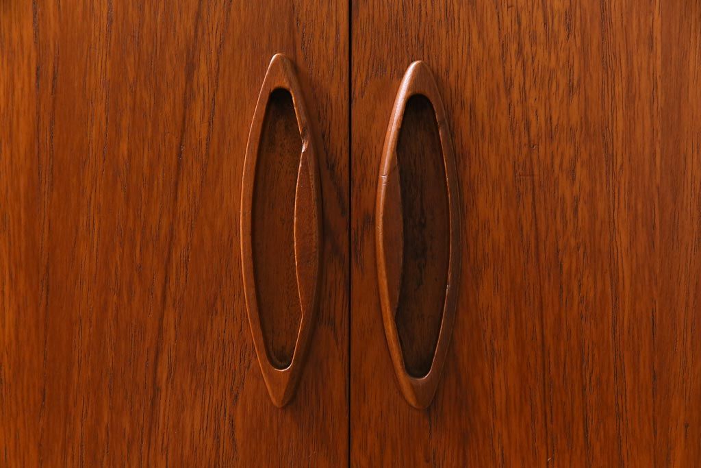 ヴィンテージ家具　北欧ビンテージ　チーク材　木の温もりとデザイン性を兼ね備えたライティングビューロー(簿記机、在宅ワーク、在宅用デスク)(R-038390)