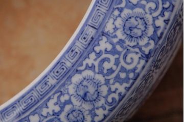 アンティーク雑貨　昭和初期　窓絵　細かな絵柄が趣深い瀬戸火鉢(R-038407)