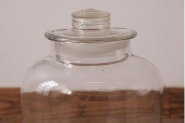 レトロ雑貨　昭和レトロ　蓋付き　おしゃれなディスプレイにおすすめなガラスビン(ガラス瓶、キャニスター)(R-038417)