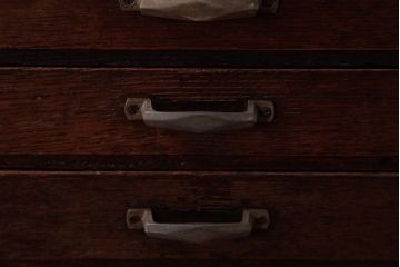 アンティーク家具　和製アンティーク　古い物ならではの風合いが魅力的な小引き出し(小物収納)(R-038418)