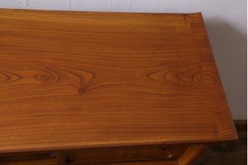 中古　国産　工芸家具　寄木・引き戸　総ケヤキ・中桐材　透かし彫りが愛らしい茶棚(茶箪笥、飾り棚、桐箪笥、桐たんす)(R-038422)