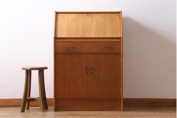 ヴィンテージ家具　北欧ビンテージ　すっきりとした佇まいが魅力のライティングビューロー(簿記机、在宅ワーク、在宅用デスク)(R-038426)